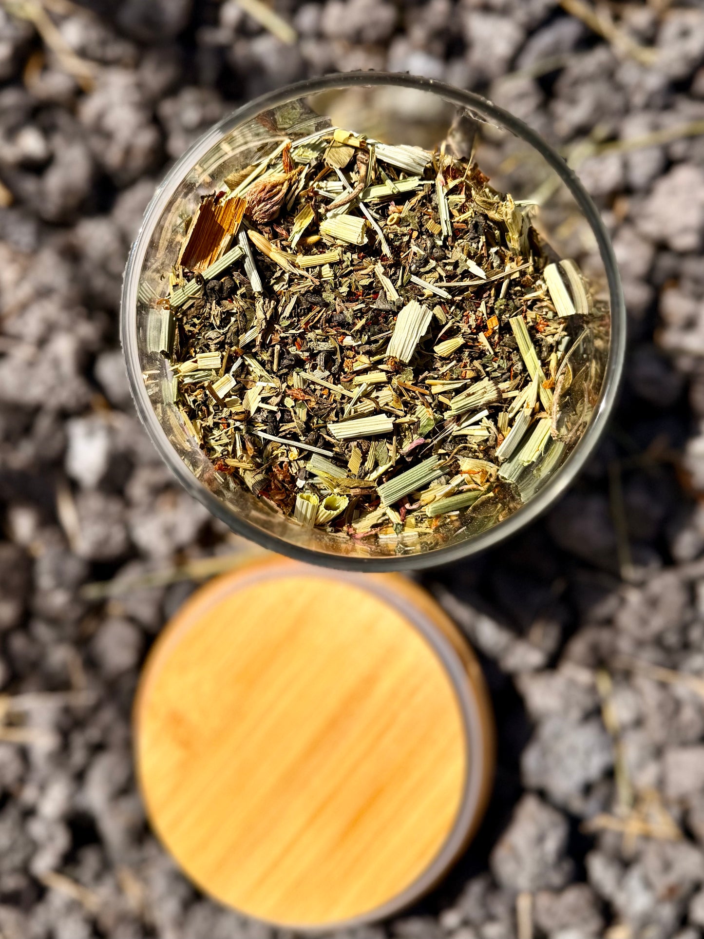 Radiant Aura: Well Tressed and Less Stressed Blend: Strong Hair, Skin & Nails, Calm Clarity, Natural Energy & Sweetness, Spirit Elevation