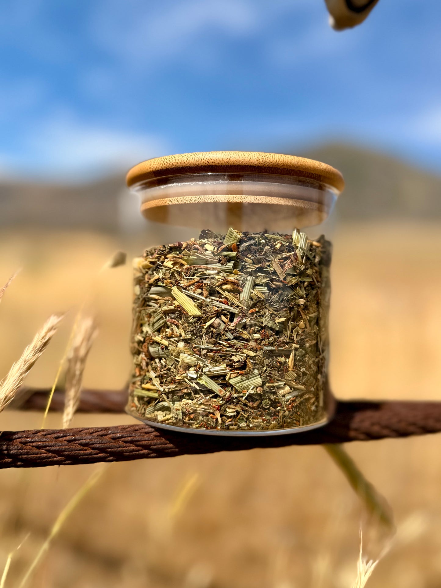Radiant Aura: Well Tressed and Less Stressed Blend: Strong Hair, Skin & Nails, Calm Clarity, Natural Energy & Sweetness, Spirit Elevation