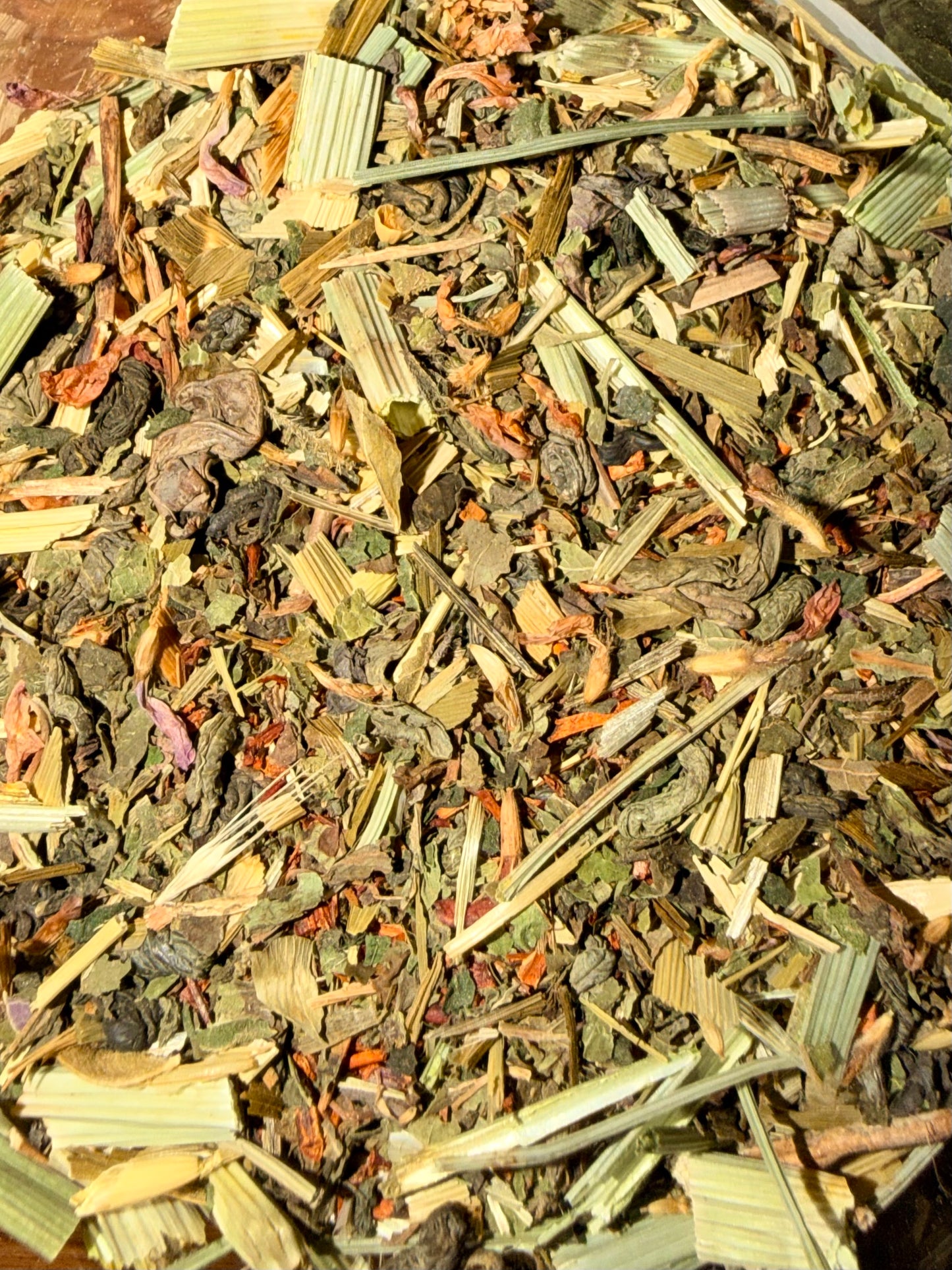 Radiant Aura: Well Tressed and Less Stressed Blend: Strong Hair, Skin & Nails, Calm Clarity, Natural Energy & Sweetness, Spirit Elevation